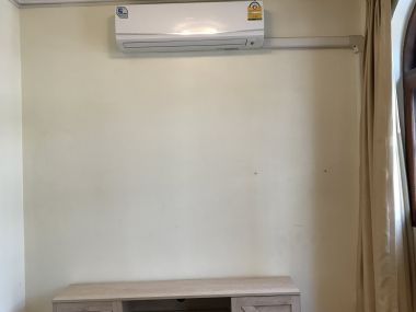 ** ปล่อยเช่าทาวน์เฮ้าส์ ** Ekkamai Villas ในราคาเพียง 50, 000บาท/เดือน 4ชั้น 5 ห้องนอน 5 ห้องน้ำ มีห้องแม่บ้าน ขนาด 24 ตรว. พื้นที่ใช้สอย 350 ตรม. เฟอร์นิเจอร์ครบพร้อมเข้าอยู่