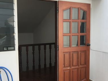 ** ปล่อยเช่าทาวน์เฮ้าส์ ** Ekkamai Villas ในราคาเพียง 50, 000บาท/เดือน 4ชั้น 5 ห้องนอน 5 ห้องน้ำ มีห้องแม่บ้าน ขนาด 24 ตรว. พื้นที่ใช้สอย 350 ตรม. เฟอร์นิเจอร์ครบพร้อมเข้าอยู่