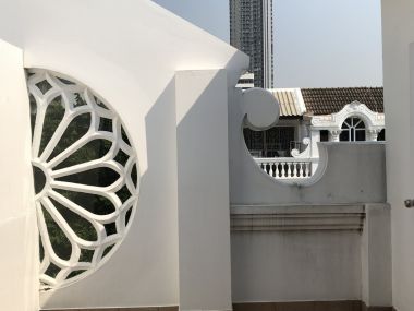 ** ปล่อยเช่าทาวน์เฮ้าส์ ** Ekkamai Villas ในราคาเพียง 50, 000บาท/เดือน 4ชั้น 5 ห้องนอน 5 ห้องน้ำ มีห้องแม่บ้าน ขนาด 24 ตรว. พื้นที่ใช้สอย 350 ตรม. เฟอร์นิเจอร์ครบพร้อมเข้าอยู่