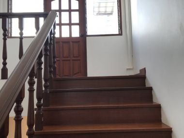 ** ปล่อยเช่าทาวน์เฮ้าส์ ** Ekkamai Villas ในราคาเพียง 50, 000บาท/เดือน 4ชั้น 5 ห้องนอน 5 ห้องน้ำ มีห้องแม่บ้าน ขนาด 24 ตรว. พื้นที่ใช้สอย 350 ตรม. เฟอร์นิเจอร์ครบพร้อมเข้าอยู่