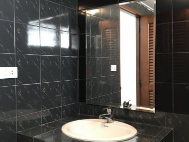 ** ปล่อยเช่าทาวน์เฮ้าส์ ** Ekkamai Villas ในราคาเพียง 50, 000บาท/เดือน 4ชั้น 5 ห้องนอน 5 ห้องน้ำ มีห้องแม่บ้าน ขนาด 24 ตรว. พื้นที่ใช้สอย 350 ตรม. เฟอร์นิเจอร์ครบพร้อมเข้าอยู่