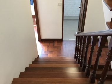 ** ปล่อยเช่าทาวน์เฮ้าส์ ** Ekkamai Villas ในราคาเพียง 50, 000บาท/เดือน 4ชั้น 5 ห้องนอน 5 ห้องน้ำ มีห้องแม่บ้าน ขนาด 24 ตรว. พื้นที่ใช้สอย 350 ตรม. เฟอร์นิเจอร์ครบพร้อมเข้าอยู่