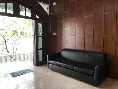 ** ปล่อยเช่าทาวน์เฮ้าส์ ** Ekkamai Villas ในราคาเพียง 50, 000บาท/เดือน 4ชั้น 5 ห้องนอน 5 ห้องน้ำ มีห้องแม่บ้าน ขนาด 24 ตรว. พื้นที่ใช้สอย 350 ตรม. เฟอร์นิเจอร์ครบพร้อมเข้าอยู่