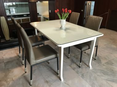 ** ปล่อยเช่าทาวน์เฮ้าส์ ** Ekkamai Villas ในราคาเพียง 50, 000บาท/เดือน 4ชั้น 5 ห้องนอน 5 ห้องน้ำ มีห้องแม่บ้าน ขนาด 24 ตรว. พื้นที่ใช้สอย 350 ตรม. เฟอร์นิเจอร์ครบพร้อมเข้าอยู่