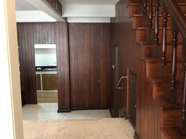 ** ปล่อยเช่าทาวน์เฮ้าส์ ** Ekkamai Villas ในราคาเพียง 50, 000บาท/เดือน 4ชั้น 5 ห้องนอน 5 ห้องน้ำ มีห้องแม่บ้าน ขนาด 24 ตรว. พื้นที่ใช้สอย 350 ตรม. เฟอร์นิเจอร์ครบพร้อมเข้าอยู่