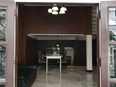 ** ปล่อยเช่าทาวน์เฮ้าส์ ** Ekkamai Villas ในราคาเพียง 50, 000บาท/เดือน 4ชั้น 5 ห้องนอน 5 ห้องน้ำ มีห้องแม่บ้าน ขนาด 24 ตรว. พื้นที่ใช้สอย 350 ตรม. เฟอร์นิเจอร์ครบพร้อมเข้าอยู่
