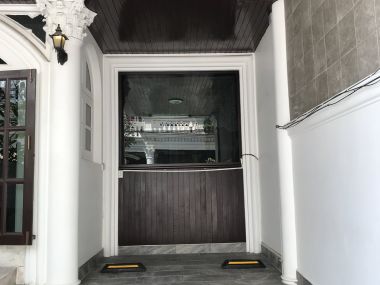 ** ปล่อยเช่าทาวน์เฮ้าส์ ** Ekkamai Villas ในราคาเพียง 50, 000บาท/เดือน 4ชั้น 5 ห้องนอน 5 ห้องน้ำ มีห้องแม่บ้าน ขนาด 24 ตรว. พื้นที่ใช้สอย 350 ตรม. เฟอร์นิเจอร์ครบพร้อมเข้าอยู่