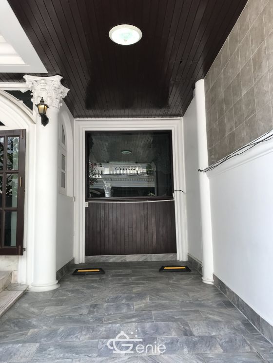 For rent! !! at Townhouse EKAMAI VILLA 50, 000THB/month 5 Bedroom 5 Bathroom Fully furnished