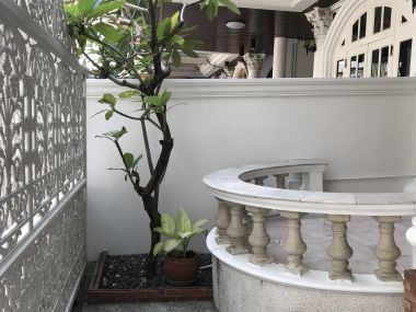 ** ปล่อยเช่าทาวน์เฮ้าส์ ** Ekkamai Villas ในราคาเพียง 50, 000บาท/เดือน 4ชั้น 5 ห้องนอน 5 ห้องน้ำ มีห้องแม่บ้าน ขนาด 24 ตรว. พื้นที่ใช้สอย 350 ตรม. เฟอร์นิเจอร์ครบพร้อมเข้าอยู่