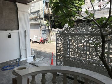 ** ปล่อยเช่าทาวน์เฮ้าส์ ** Ekkamai Villas ในราคาเพียง 50, 000บาท/เดือน 4ชั้น 5 ห้องนอน 5 ห้องน้ำ มีห้องแม่บ้าน ขนาด 24 ตรว. พื้นที่ใช้สอย 350 ตรม. เฟอร์นิเจอร์ครบพร้อมเข้าอยู่