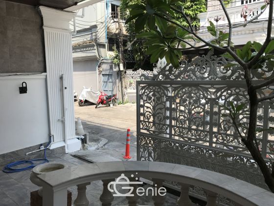 For rent! !! at Townhouse EKAMAI VILLA 50, 000THB/month 5 Bedroom 5 Bathroom Fully furnished