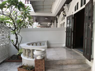 ** ปล่อยเช่าทาวน์เฮ้าส์ ** Ekkamai Villas ในราคาเพียง 50, 000บาท/เดือน 4ชั้น 5 ห้องนอน 5 ห้องน้ำ มีห้องแม่บ้าน ขนาด 24 ตรว. พื้นที่ใช้สอย 350 ตรม. เฟอร์นิเจอร์ครบพร้อมเข้าอยู่