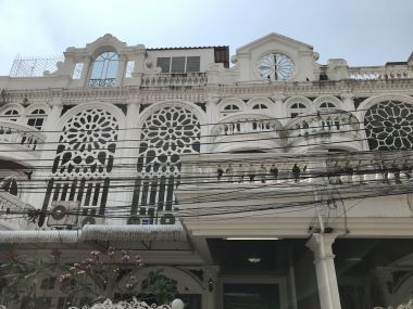 ** ปล่อยเช่าทาวน์เฮ้าส์ ** Ekkamai Villas ในราคาเพียง 50, 000บาท/เดือน 4ชั้น 5 ห้องนอน 5 ห้องน้ำ มีห้องแม่บ้าน ขนาด 24 ตรว. พื้นที่ใช้สอย 350 ตรม. เฟอร์นิเจอร์ครบพร้อมเข้าอยู่