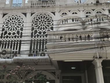 ** ปล่อยเช่าทาวน์เฮ้าส์ ** Ekkamai Villas ในราคาเพียง 50, 000บาท/เดือน 4ชั้น 5 ห้องนอน 5 ห้องน้ำ มีห้องแม่บ้าน ขนาด 24 ตรว. พื้นที่ใช้สอย 350 ตรม. เฟอร์นิเจอร์ครบพร้อมเข้าอยู่