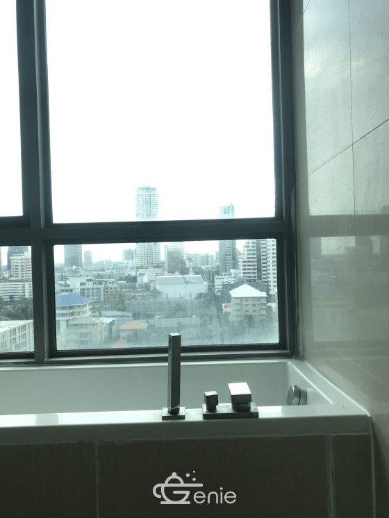 คอนโดให้เช่า H Sukhumvit 43 ในราคาเพียง 40,000บาท/เดือน ชั้นสูง++ วิวสวย 2 ห้องนอน 60 ตรม. ใกล้ BTS Asoke เฟอร์นิเจอร์ครบพร้อมเข้าอยู่