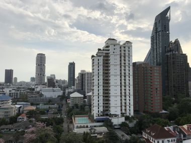 คอนโดให้เช่า H Sukhumvit 43 ในราคาเพียง 40,000บาท/เดือน ชั้นสูง++ วิวสวย 2 ห้องนอน 60 ตรม. ใกล้ BTS Asoke เฟอร์นิเจอร์ครบพร้อมเข้าอยู่