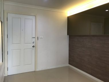 ลดสุดๆ ให้เช่า!!! Lumpini Place Rama9-Ratchada ราคาเพียง 14, 000บาท/เดือน 1 ห้องนอน 37ตรม พร้อมอ่างอาบน้ำ ชั้นสูง วิวสระว่ายน้ำ ใกล้ MRT พระราม 9 เฟอร์นิเจอร์ครบพร้อมเข้าอยู่