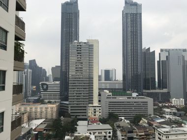 ลดสุดๆ ให้เช่า!!! Lumpini Place Rama9-Ratchada ราคาเพียง 14, 000บาท/เดือน 1 ห้องนอน 37ตรม พร้อมอ่างอาบน้ำ ชั้นสูง วิวสระว่ายน้ำ ใกล้ MRT พระราม 9 เฟอร์นิเจอร์ครบพร้อมเข้าอยู่