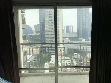 ลดสุดๆ ให้เช่า!!! Lumpini Place Rama9-Ratchada ราคาเพียง 14, 000บาท/เดือน 1 ห้องนอน 37ตรม พร้อมอ่างอาบน้ำ ชั้นสูง วิวสระว่ายน้ำ ใกล้ MRT พระราม 9 เฟอร์นิเจอร์ครบพร้อมเข้าอยู่