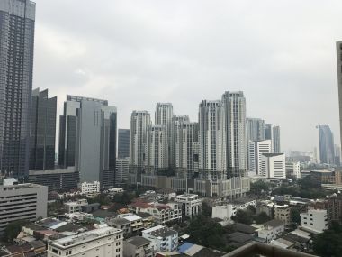 ลดสุดๆ ให้เช่า!!! Lumpini Place Rama9-Ratchada ราคาเพียง 14, 000บาท/เดือน 1 ห้องนอน 37ตรม พร้อมอ่างอาบน้ำ ชั้นสูง วิวสระว่ายน้ำ ใกล้ MRT พระราม 9 เฟอร์นิเจอร์ครบพร้อมเข้าอยู่