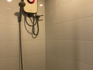 ลดสุดๆ ให้เช่า!!! Lumpini Place Rama9-Ratchada ราคาเพียง 14, 000บาท/เดือน 1 ห้องนอน 37ตรม พร้อมอ่างอาบน้ำ ชั้นสูง วิวสระว่ายน้ำ ใกล้ MRT พระราม 9 เฟอร์นิเจอร์ครบพร้อมเข้าอยู่