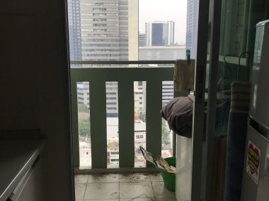 ลดสุดๆ ให้เช่า!!! Lumpini Place Rama9-Ratchada ราคาเพียง 14, 000บาท/เดือน 1 ห้องนอน 37ตรม พร้อมอ่างอาบน้ำ ชั้นสูง วิวสระว่ายน้ำ ใกล้ MRT พระราม 9 เฟอร์นิเจอร์ครบพร้อมเข้าอยู่