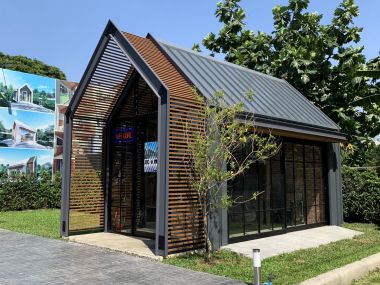 "Knock Garage" type, suitable as a garage with a ready-to-maintain part or a DIY room to replace the addition of a house