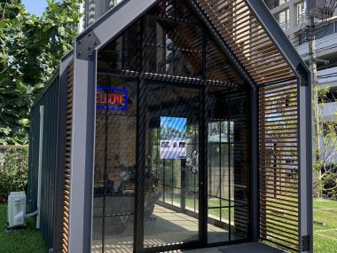 "Knock Garage" type, suitable as a garage with a ready-to-maintain part or a DIY room to replace the addition of a house