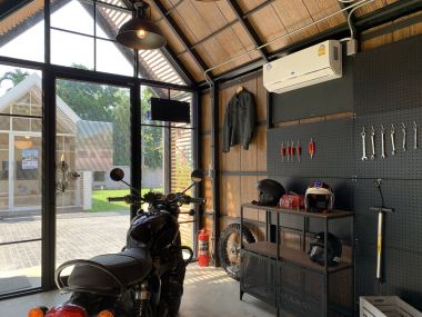 "Knock Garage" type, suitable as a garage with a ready-to-maintain part or a DIY room to replace the addition of a house