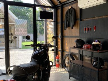 "Knock Garage" type, suitable as a garage with a ready-to-maintain part or a DIY room to replace the addition of a house