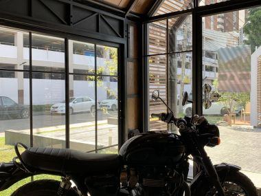 "Knock Garage" type, suitable as a garage with a ready-to-maintain part or a DIY room to replace the addition of a house