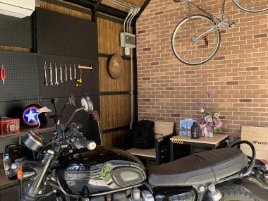 "Knock Garage" type, suitable as a garage with a ready-to-maintain part or a DIY room to replace the addition of a house