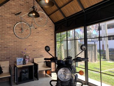 "Knock Garage" type, suitable as a garage with a ready-to-maintain part or a DIY room to replace the addition of a house