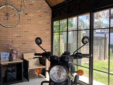 "Knock Garage" type, suitable as a garage with a ready-to-maintain part or a DIY room to replace the addition of a house