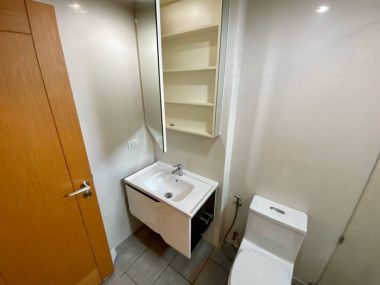 Wind Sukhimvit 23  Sale with tenant