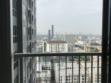 For rent!!! at Rhythm Sukhumvit 50 1 Bedroom 1 Bathroom 18, 000/month Fully furnished (can negotiate )