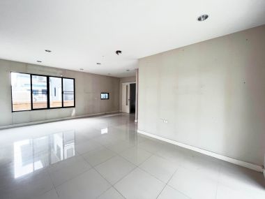 Detached house, good quality.