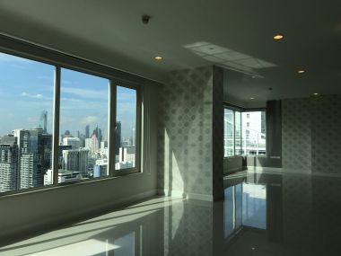 Luxury condo for rent in Lungsuan 4 Bedrooms