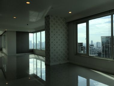 Luxury condo for rent in Lungsuan 4 Bedrooms