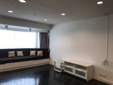 **ลดราคา**ปล่อยเช่า!!! บ้านสวนเพชร สุขุมวิท 39 ใกล้รถไฟฟ้า BTS พร้อมพงษ์ ในราคาเพียง 50, 000บาท/เดือน 2 ห้องนอน 2 ห้องน้ำ 133. 85ตรม. เฟอร์นิเจอร์ครบพร้อมเข้าอยู่