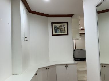 **ลดราคา**ปล่อยเช่า! !! บ้านสวนเพชร สุขุมวิท 39 ใกล้รถไฟฟ้า BTS พร้อมพงษ์ ในราคาเพียง 50, 000บาท/เดือน 2 ห้องนอน 2 ห้องน้ำ 132. 91ตรม. เฟอร์นิเจอร์ครบพร้อมเข้าอยู่