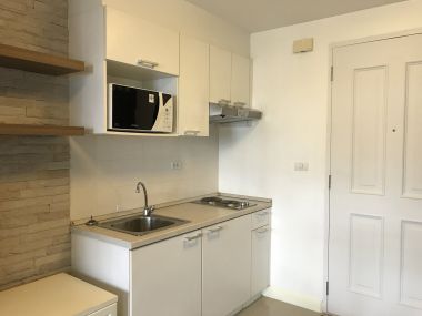 ** Hot Deal! ** For rent at The Clover Thonglor 1 Bedroom 1 Bathroom 36 sqm. 15,000 THB/month Fully furnished
