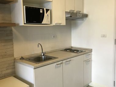 ** Hot Deal! ** For rent at The Clover Thonglor 1 Bedroom 1 Bathroom 36 sqm. 15,000 THB/month Fully furnished