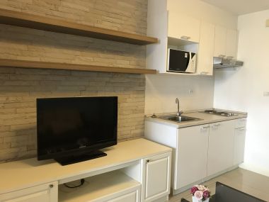 ** Hot Deal! ** For rent at The Clover Thonglor 1 Bedroom 1 Bathroom 36 sqm. 15,000 THB/month Fully furnished