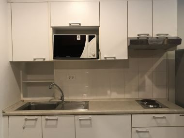 ** Hot Deal! ** For rent at The Clover Thonglor 1 Bedroom 1 Bathroom 46 sqm. 20,000 THB/month Fully furnished
