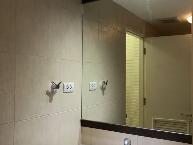 ** Hot Deal! ** For rent at The Clover Thonglor 1 Bedroom 1 Bathroom 46 sqm. 20,000 THB/month Fully furnished