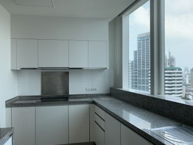 HOT++ For rent at Millennium Residence Condominium Style Luxury 3 Bedroom 3 Bathroom Size 148 Sqm. 25th Floor75,000THB/month Fully furnished