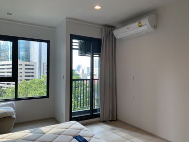 Condo for Sale! at Life One Wireless 28 Sq. m. 1 Bedroom 1 Bathroom 4,900,000 THB Transfer 50/50