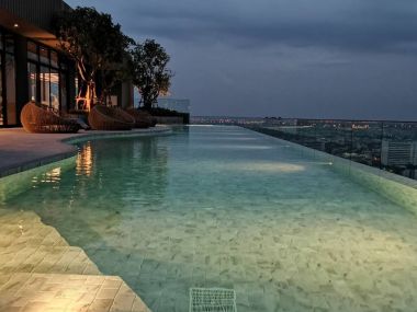 Sell The Line Phahonyothin Park, near bts 5, Lat Phrao intersection, shopping area