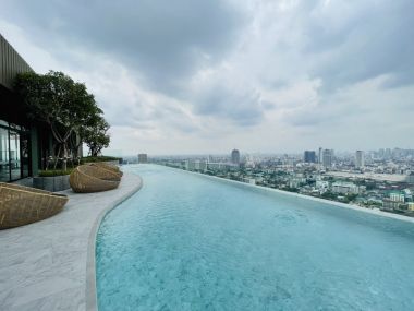 Sell The Line Phahonyothin Park, near bts 5, Lat Phrao intersection, shopping area